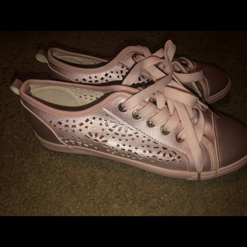 Sneakers - Picture 3 of 4